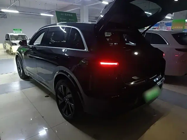 Li Auto L7 — Фото автомобиля 4