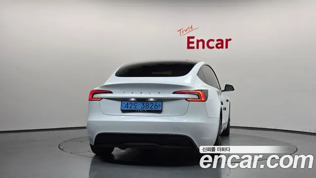 Tesla Model 3 — Фото автомобиля 4