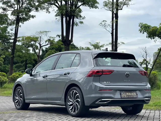 Volkswagen Golf — Фото автомобиля 3