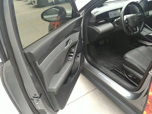 BYD Qin L — Фото автомобиля 15