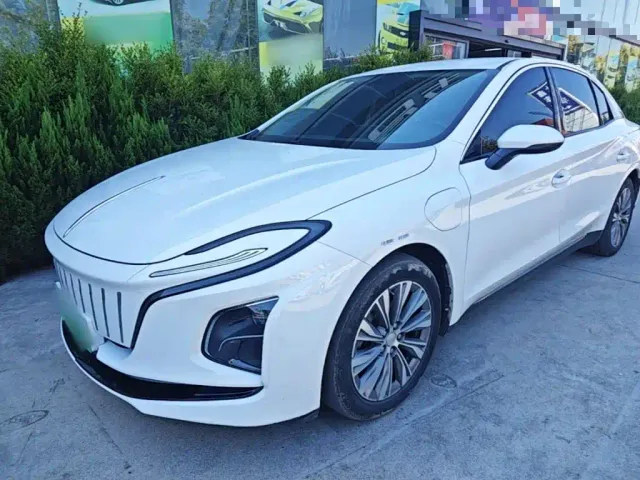 Фотография автомобиля — Hongqi E-QM5