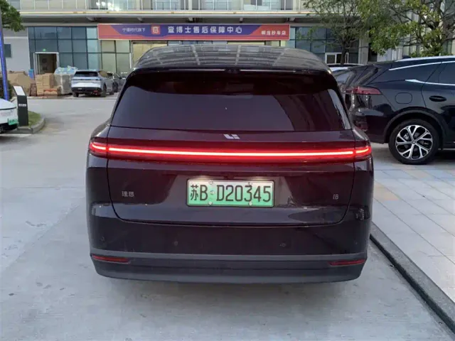 Li Auto i8 — Фото автомобиля 7