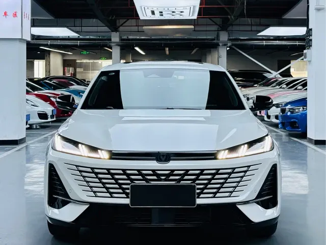 Changan Eado — Фото автомобиля 2