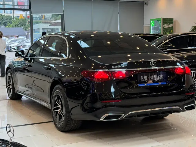 Mercedes-Benz E-Class — Фото автомобиля 19
