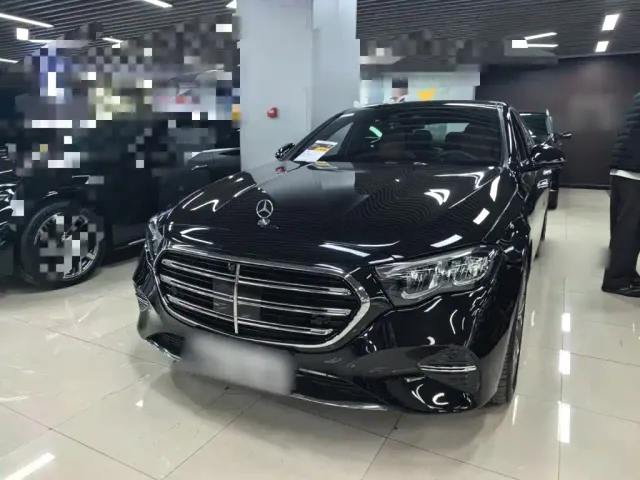 Фотография автомобиля — Mercedes-Benz E-Class