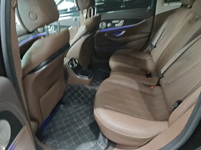 Mercedes-Benz E-Class — Фото автомобиля 16