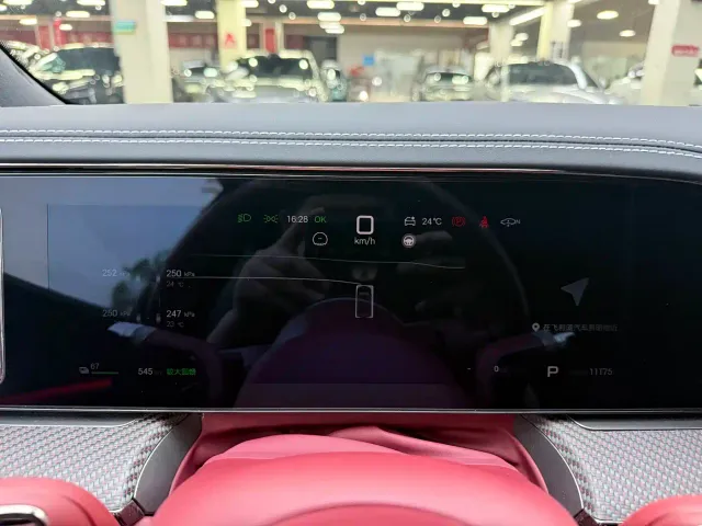 Denza Z9GT — Фото автомобиля 10
