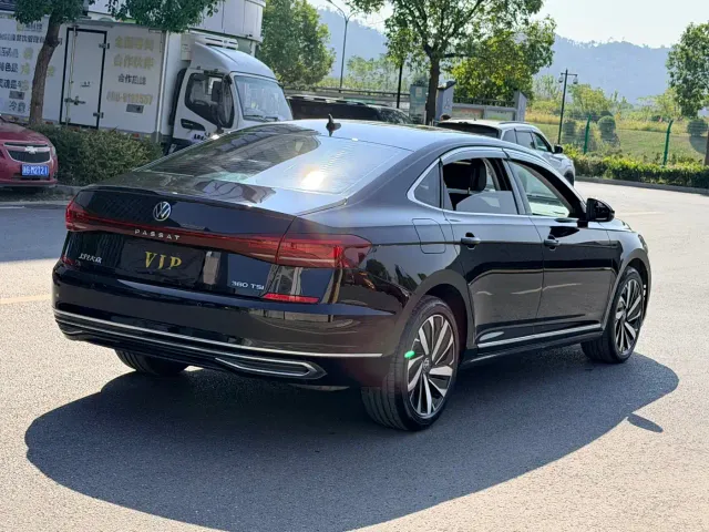 Volkswagen Passat — Фото автомобиля 4