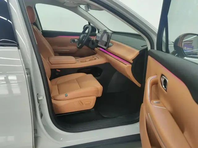 Leapmotor C10 — Фото автомобиля 8