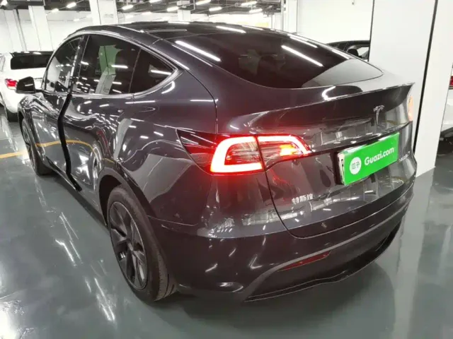 Tesla Model Y — Фото автомобиля 4