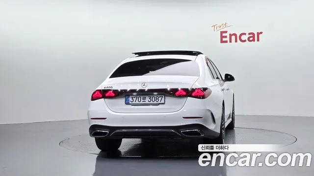 Mercedes-Benz E-Class — Фото автомобиля 4