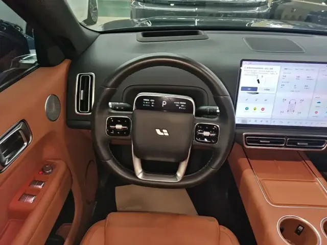 Li Auto L9 — Фото автомобиля 10
