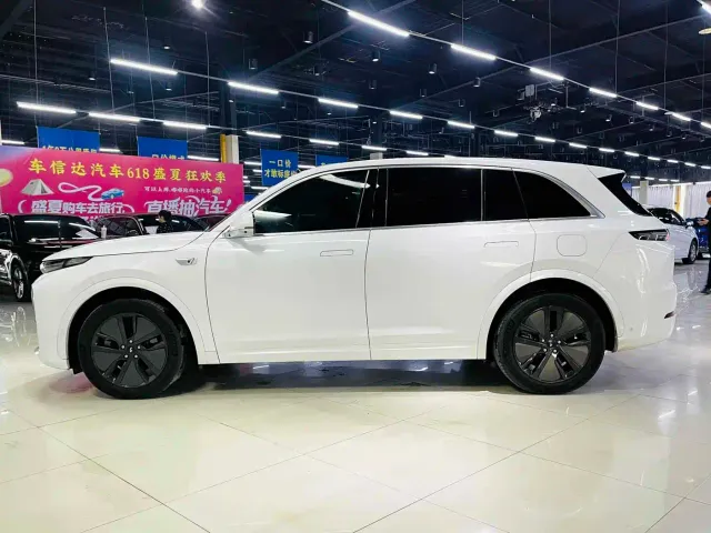 Li Auto L7 — Фото автомобиля 4