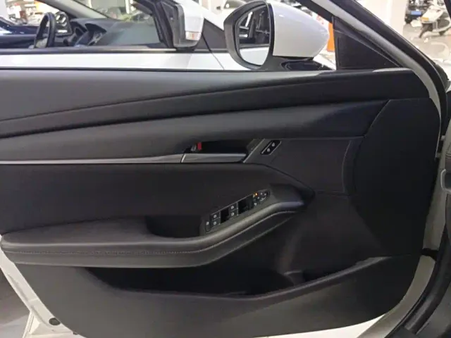 Mazda Axela — Фото автомобиля 7