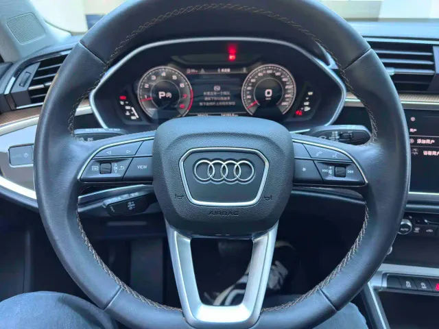 Audi Q3 — Фото автомобиля 12