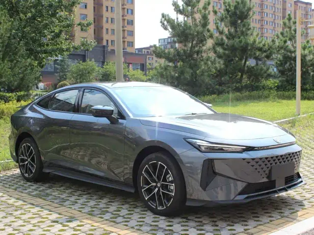 Changan UNI-V — Фото автомобиля 3