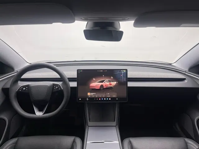 Tesla Model 3 — Фото автомобиля 13