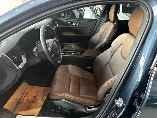 Volvo S60 — Фото автомобиля 12
