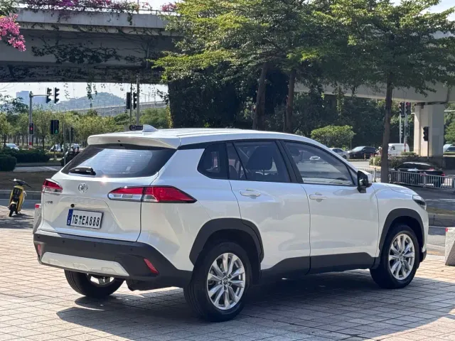 Toyota Corolla Cross — Фото автомобиля 6