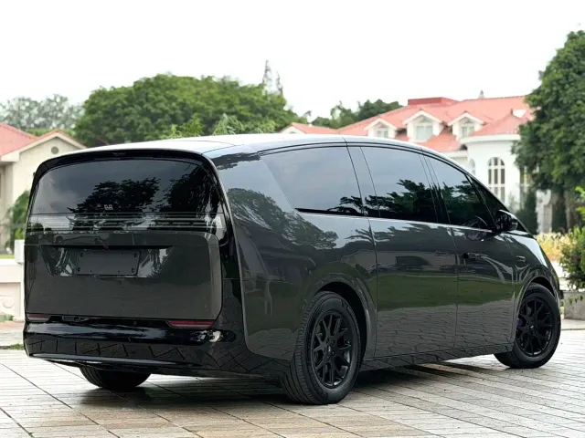 Li Auto MEGA — Фото автомобиля 9