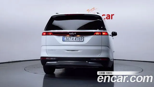 Kia Canival — Фото автомобиля 3