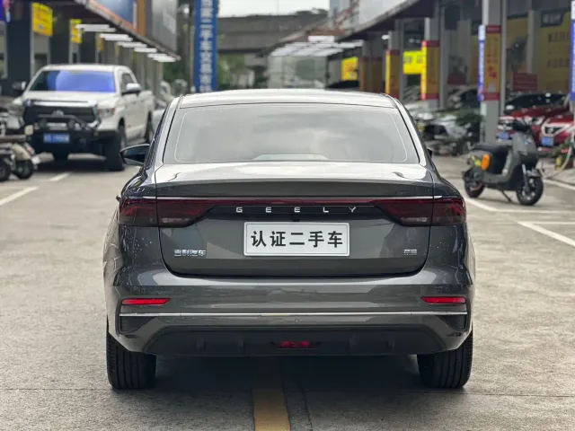 Geely Emgrand — Фото автомобиля 8