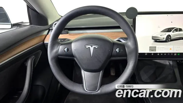 Tesla Model 3 — Фото автомобиля 14