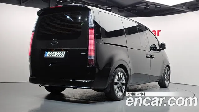 Hyundai Staria Staria 4WD Lounge 9 мест — Фото автомобиля 2