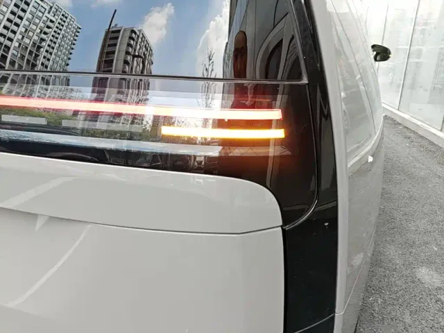 Li Auto MEGA — Фото автомобиля 7
