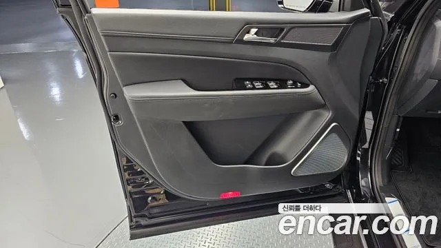 KG_Mobility_Ssangyong Rexton Rexton Arena Дизель 2.2 2WD — Фото автомобиля 21