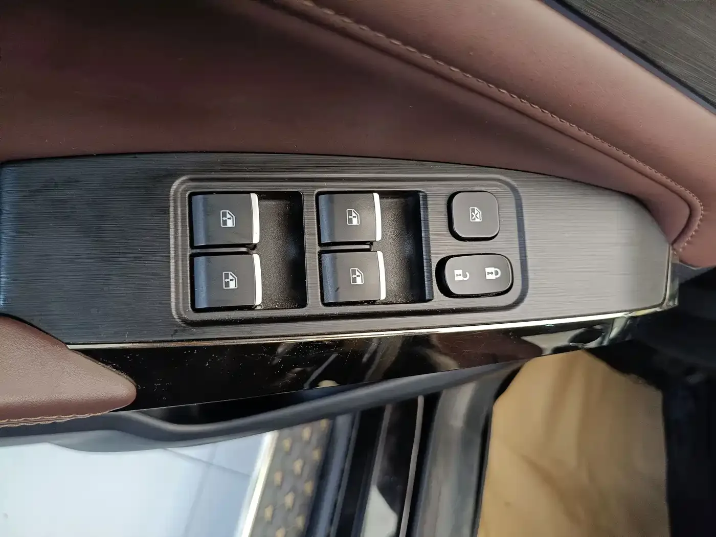 Sehol Sehol X8 PLUS 2023 1.5TGDI DCT Smart Enjoyment Edition (7-seater) — Фото автомобиля 9