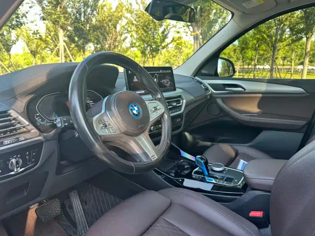 BMW iX3 — Фото автомобиля 4