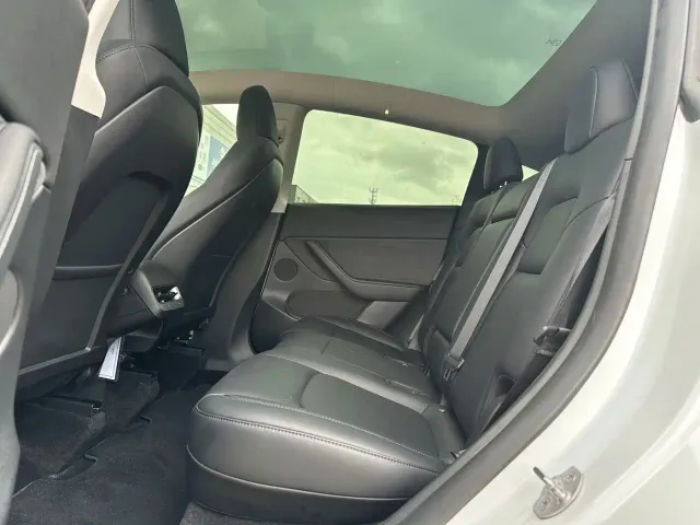 Tesla Model Y — Фото автомобиля 14