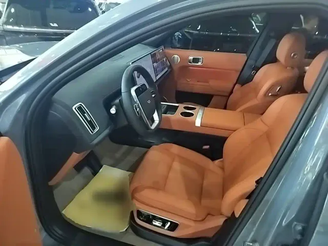 Li Auto L7 — Фото автомобиля 15