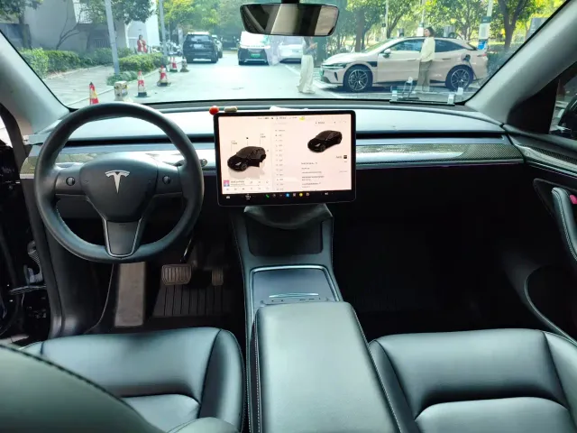 Tesla Model Y — Фото автомобиля 7