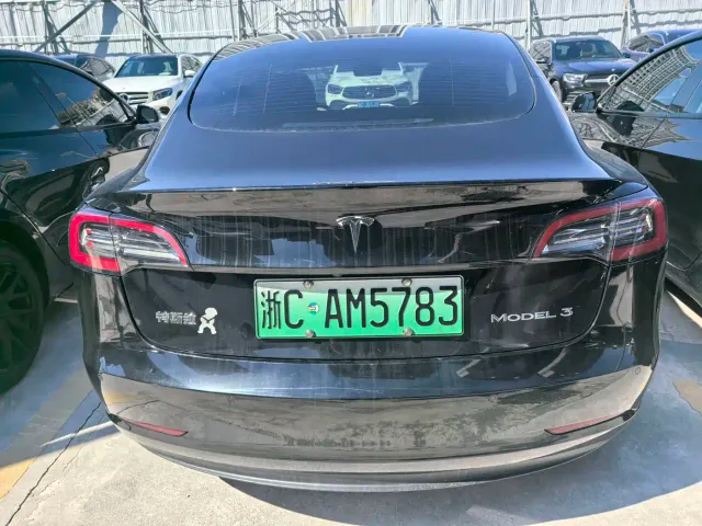 Tesla Model 3 — Фото автомобиля 10