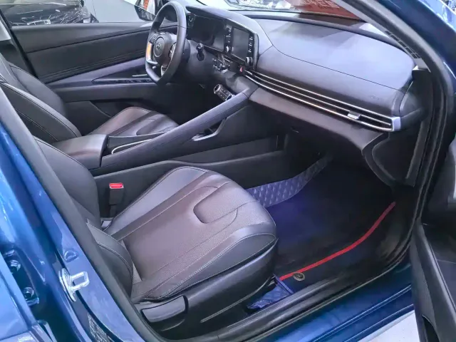 Hyundai Elantra — Фото автомобиля 11