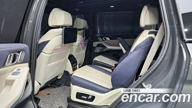 BMW X7 xDrive 40i M Sport Онлайн Exclusive Edition 6 мест — Фото автомобиля 13