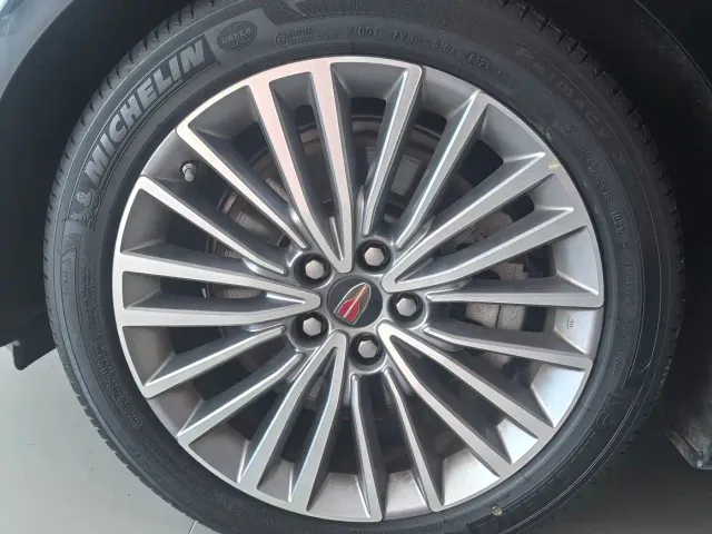 Hongqi H9 — Фото автомобиля 16