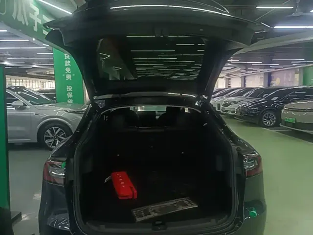 Tesla Model Y — Фото автомобиля 18