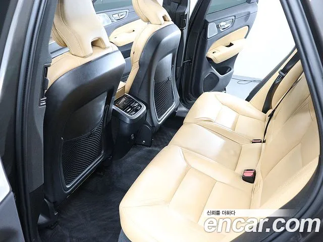 Volvo XC60 2nd Gen — Фото автомобиля 10