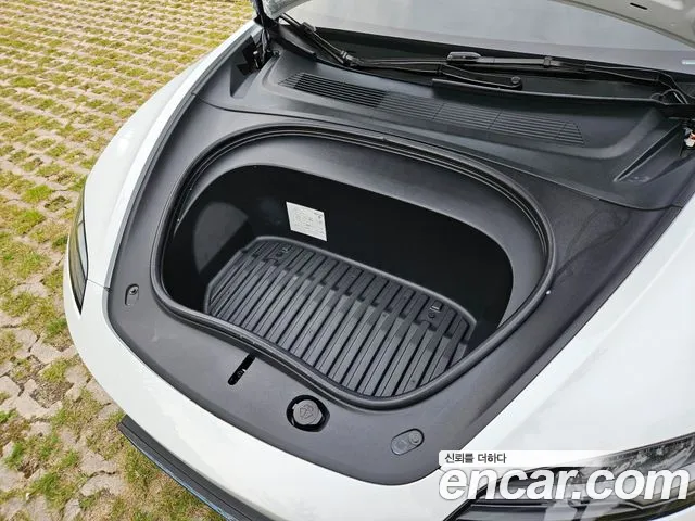 Tesla Model 3 — Фото автомобиля 18