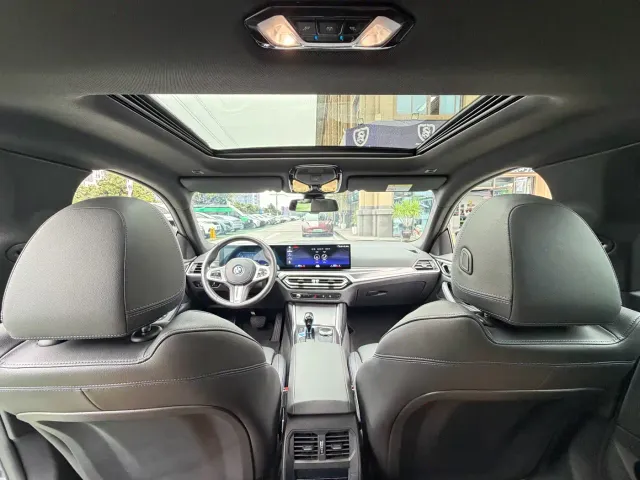 BMW i4 — Фото автомобиля 8