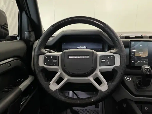 Land Rover Defender — Фото автомобиля 14