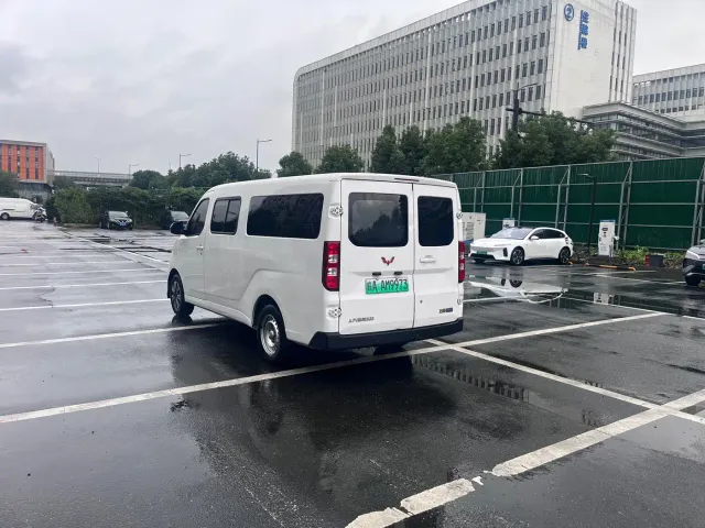 Wuling Yangguang — Фото автомобиля 7