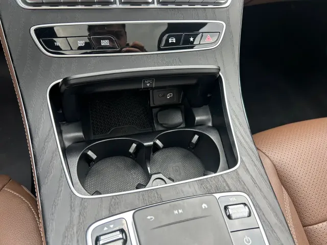 Mercedes-Benz E-Class — Фото автомобиля 20