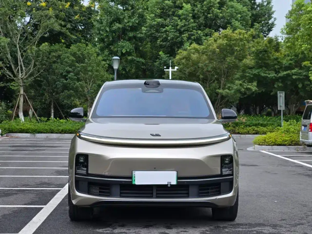 Li Auto L9 — Фото автомобиля 2