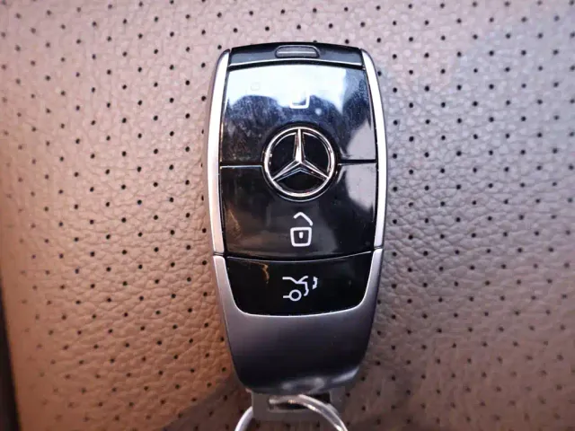 Mercedes-Benz E-Class — Фото автомобиля 26