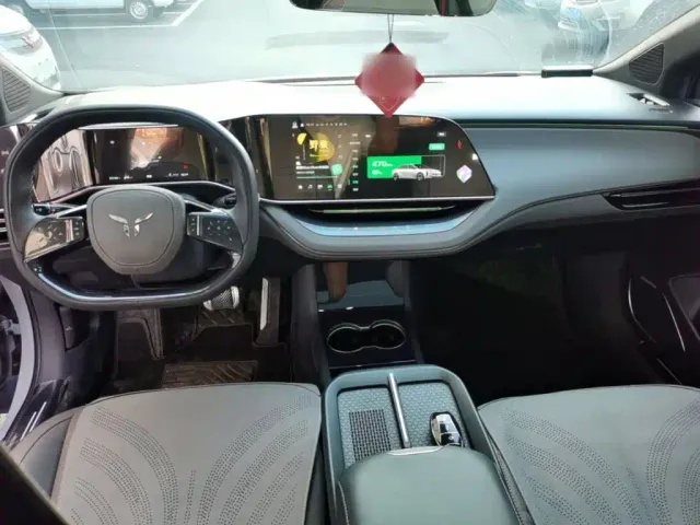 Hongqi EH7 — Фото автомобиля 9