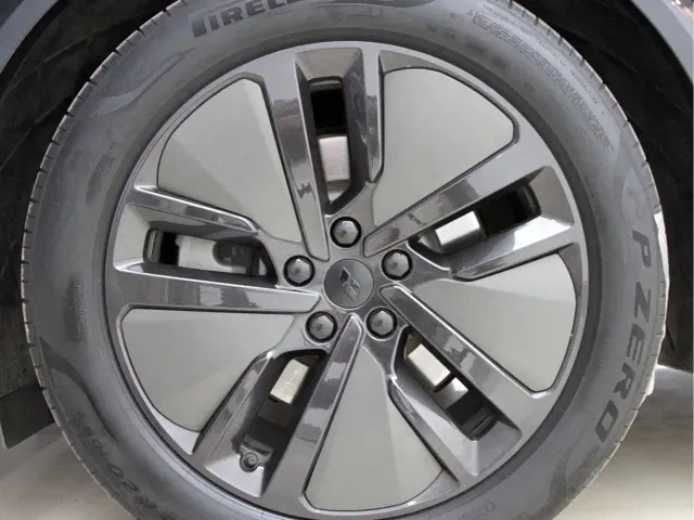 Li Auto L7 — Фото автомобиля 12